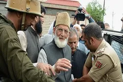 بھارتی فوج کے علی گیلانی کی میت گھر سے زبردستی لے جانے کے مناظر سامنے آگئے