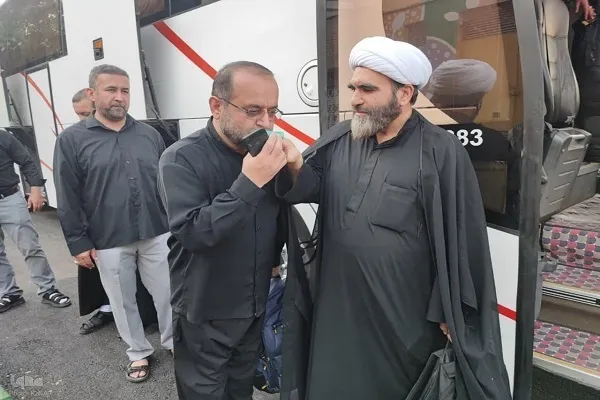 O comboio corânico Arbaeen da Universidade Al-Mustafa parte para o Iraque