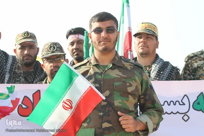 حسن مزرعه، عضو بسیج شهر حمیدیه، 19 سال سن دارد و می‌گوید بسیج یعنی بصیرت، سازندگی واقتدار.