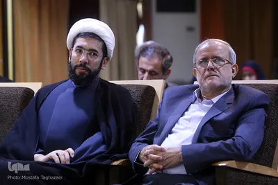 از راست حسینعلی قبادی، رییس پژوهشگاه علوم انسانی و مطالعات فرهنگی و حجت الاسلام مصطفی رستمی، رییس نهاد نمایندگی ولی فقیه در دانشگاه‌ها در همایش ملی استاد مطهری و مطالعات قرآنی معاصر