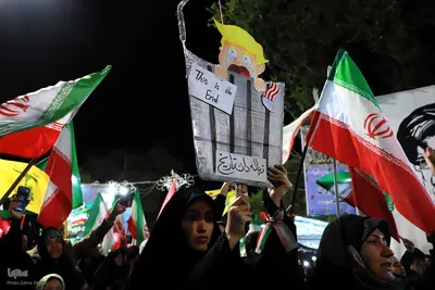 نمایش پهپاد شاهد ۱۳۶ در اجتماع شبانه تبریزی‌ها