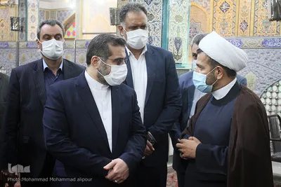 حضور وزیر ارشاد در حرم علی‌بن مهزیار اهوازی