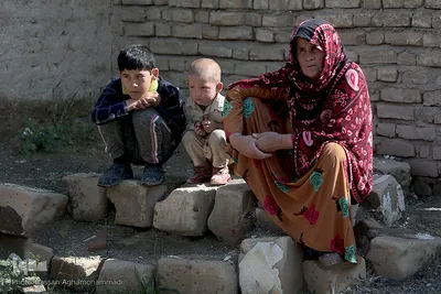 توزیع بسته های غذایی هم نمک میان اتباع خارجی نیازمند در روستای «سلمان آباد» کهریزک