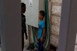 İsrail ordusu 11 yaşlı fələstinli uşağı küçədə həbs edib
