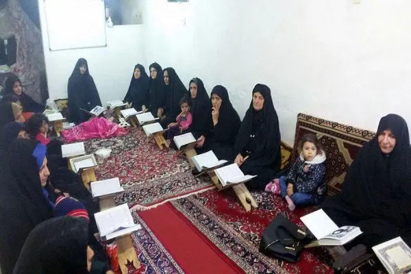 جلسه کوچک اما پرمحتوا در مؤسسه قرآنی حضرت فاطمه(س) کرمان