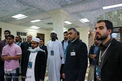 بازدید شرکت‌کنندگان مسابقات قرآن دانشجویان در حرم مطهر رضوی