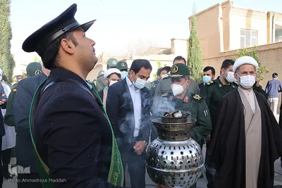 اهتزاز پرچم متبرک به نام امام حسین(ع) در بین‌الحرمین شیراز‎‎