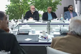 نشست دبیر عالی شورای انقلاب فرهنگی با تعدادی از هنرمندان