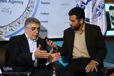 بازدید دکتر طیبی مدیر جهاد دانشگاهی از غرفه خبرگزاری ایکنا در نمایشگاه مطبوعات