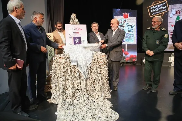 «پروانه‌های سفید» کاغذی پرگشودند