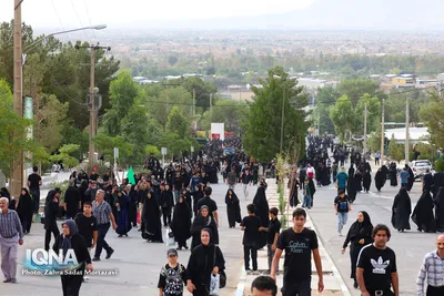 پیاده‌روی دلدادگان اربعین حسینی در خمینی‌شهر