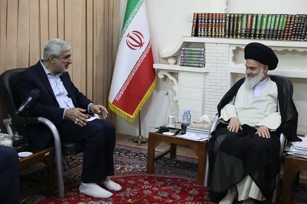 نخبگان و متخصصان را باید در داخل کشور حفظ کنیم
