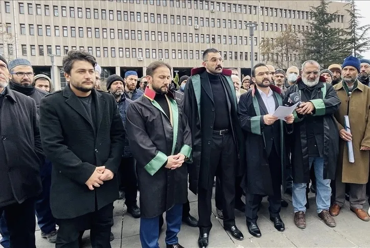 Hz. Muhammed’e hakaret eden öğretim görevlisine suç duyurusu