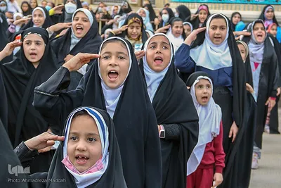 «سلام فرمانده» ۲۰۰۰ کودک شیرازی از حرم آستانه‎‎