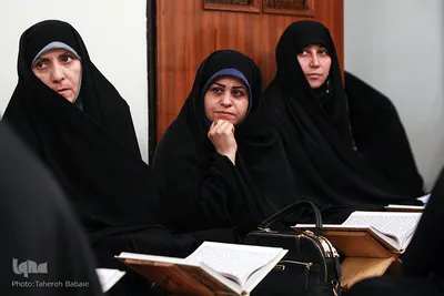 تجلیل شاگردان از مقام معلم قرآن
