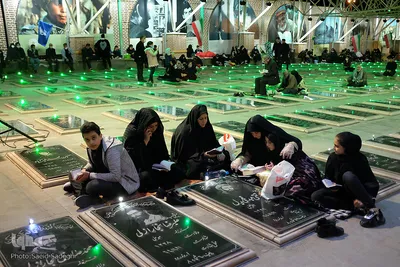 مراسم شب قدر در گلزار شهدای وادی رحمت تبریز