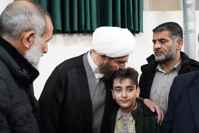حضور رئیس شورای سیاست‌گذاری ائمه جمعه کشور در جمع نمازگزاران لرستانی