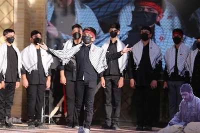 اهتزاز پرچم متبرک به نام امام حسین (ع) در بین الحرمین شیراز‎‎‎‎