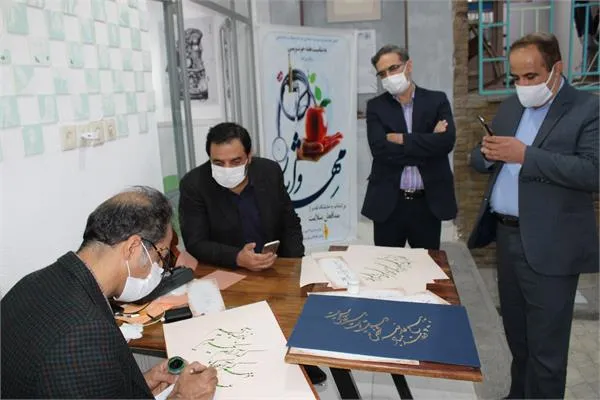 اهدای ۳۰ اثر خوشنویسی به مدافعان سلامت چهارمحال‌وبختیاری