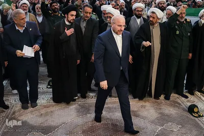 آغاز چهل‌و‌چهارمین دهه فجر انقلاب اسلامی در حرم امام خمینی(ره)
