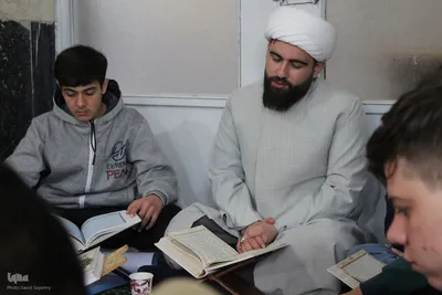 کرسی تلاوت قرآن به مناسبت دهه فجر در شهر سامن