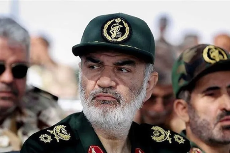 مکتب اعتقادی در هر شرایطی مردم را مستحکم نگه می‌دارد
