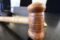 Schweinekopf vor Moschee gelegt – Rechtsextremist verurteilt