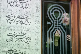 آیین سنتی نخل گردانی و عزاداری ظهر عاشورا در تکیه بزرگ تجریش