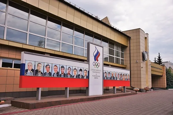 Самая знаменитая спортшкола Сибири борется с экстремизмом