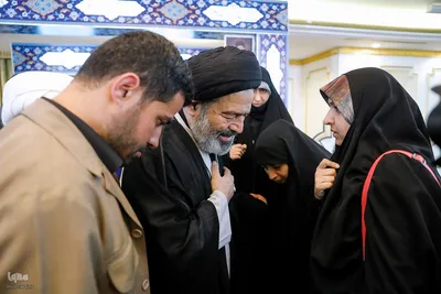 مراسم دعای کمیل زائران ایرانی در مدینه منوره به یاد شهدای خدمت