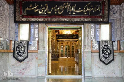 مراسم تعویض پرچم گنبد حرم حضرت شاهچراغ (ع)
