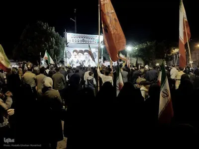 قرار شبانه همدلی مردم اهر در حمایت از مدافعان وطن و بیعت با رهبری در شب عید غدیر خم
