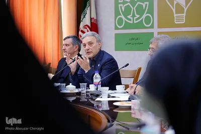 محمود نیلی احمدآبادی در کنفرانس خبری روسای پنج دانشگاه سطح یک کشور