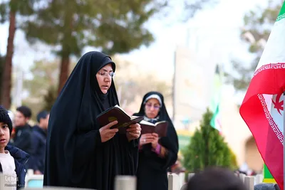 تحویل سال ۱۴۰۵ در گلستان شهدای اصفهان