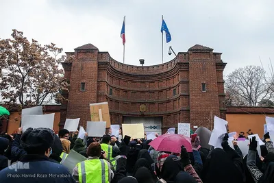 Studenten verurteilen die Beleidigung der religiösen Autorität durch Charlie Hebdo