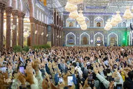 مراسم تحویل سال نو در حرم امام حسین(ع)