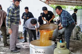 پخت ۷۲ دیگ غذای نذری به‌مناسبت ایام محرم در تبریز‎