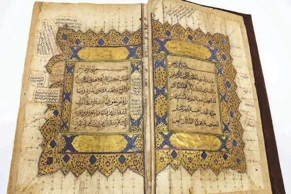 Şarce Kur’an Topluluğuna 4 nadir elyazması hediye edildi