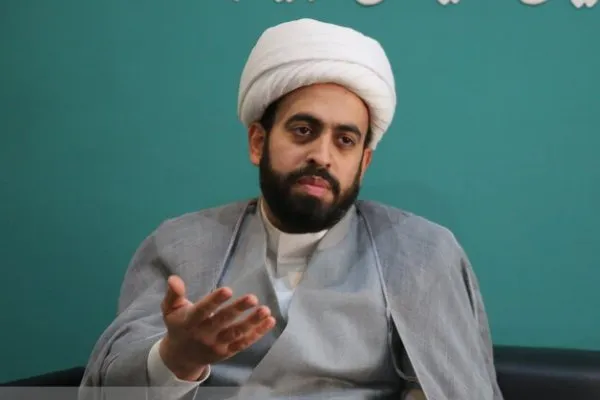 مراقب اخباری‌گری فرهنگی در مواجهه با کتاب «الحیات» باشیم