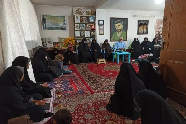 دیدار طلاب رفسنجان با والدین شهید کاظمی‌زاده + عکس
