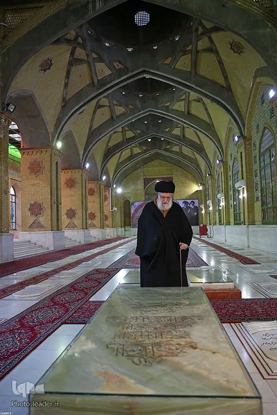 حضور رهبر انقلاب در مرقد مطهر امام خمینی(ره) و گلزار شهدا
