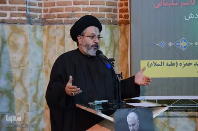 محفل انس با قرآن به مناسبت سالگرد شهادت سردار سلیمانی