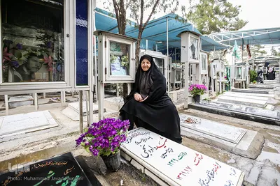 غبارروبی مزار شهدا در آخرین پنجشنبه سال ۱۳۹۷