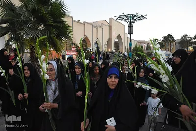آیین عطرافشانی و گلباران مزار مطهر شهدا در اصفهان