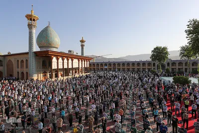 Fitr-Festgebet im Heiligen Schrein von Schah Tscheragh verrichtet