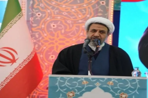 دشمن به دنبال کم رنگ کردن پیام‌های انقلاب است
