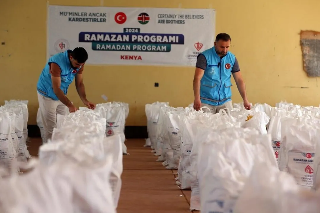 Türkiye Diyanet Vakfı Kenya’da su kuyusu açtı, gıda yardımı dağıttı