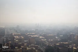 ایستاده در غبار