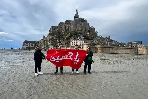 Fransa’da Saint Michel Kilisesi çevresinde İmam Hüseyin bayrağı dalgalandı