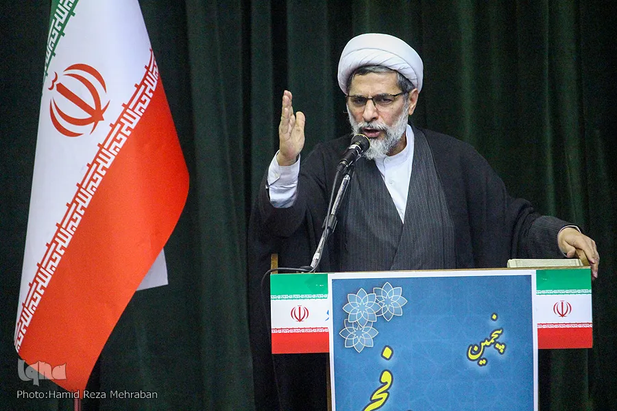 منطق قرآن در مواجهه با فضای کار تعامل کریمانه و انسانی است + فیلم